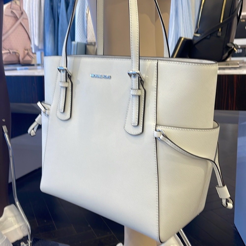 MICHAEL KORS Voyager Larg Saffiano Leather EW Tote Shoulder Bag
Optic White 
NWT - Picture 8 of 16